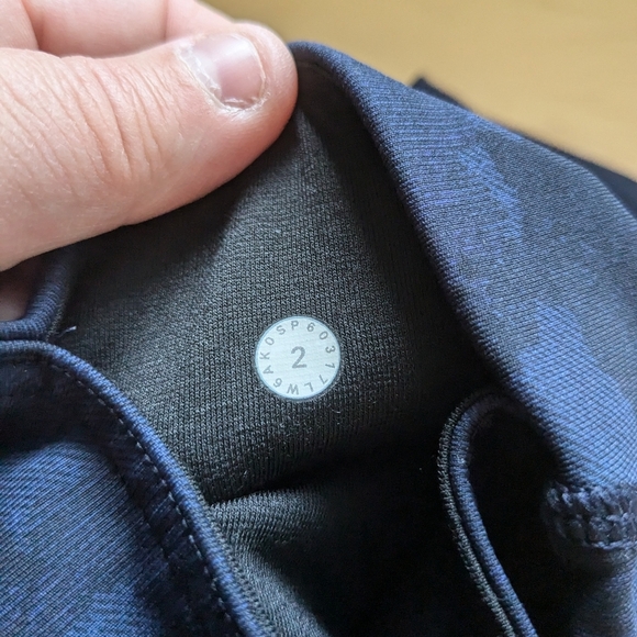 Lululemon Train Times Crop (17") Size 2 Camouflaged Midnight Navy Black / Black - Picture 12 of 16
